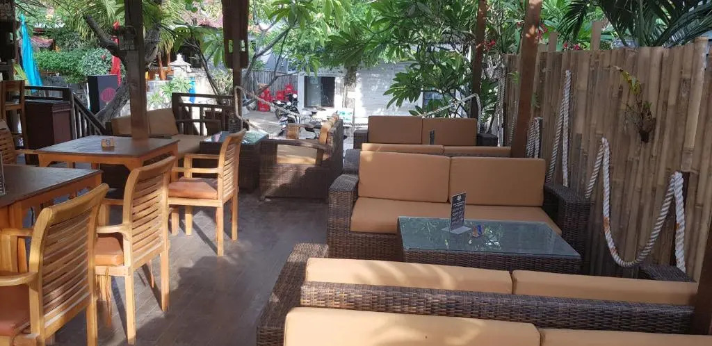 Danys House at Tiki Bar and More