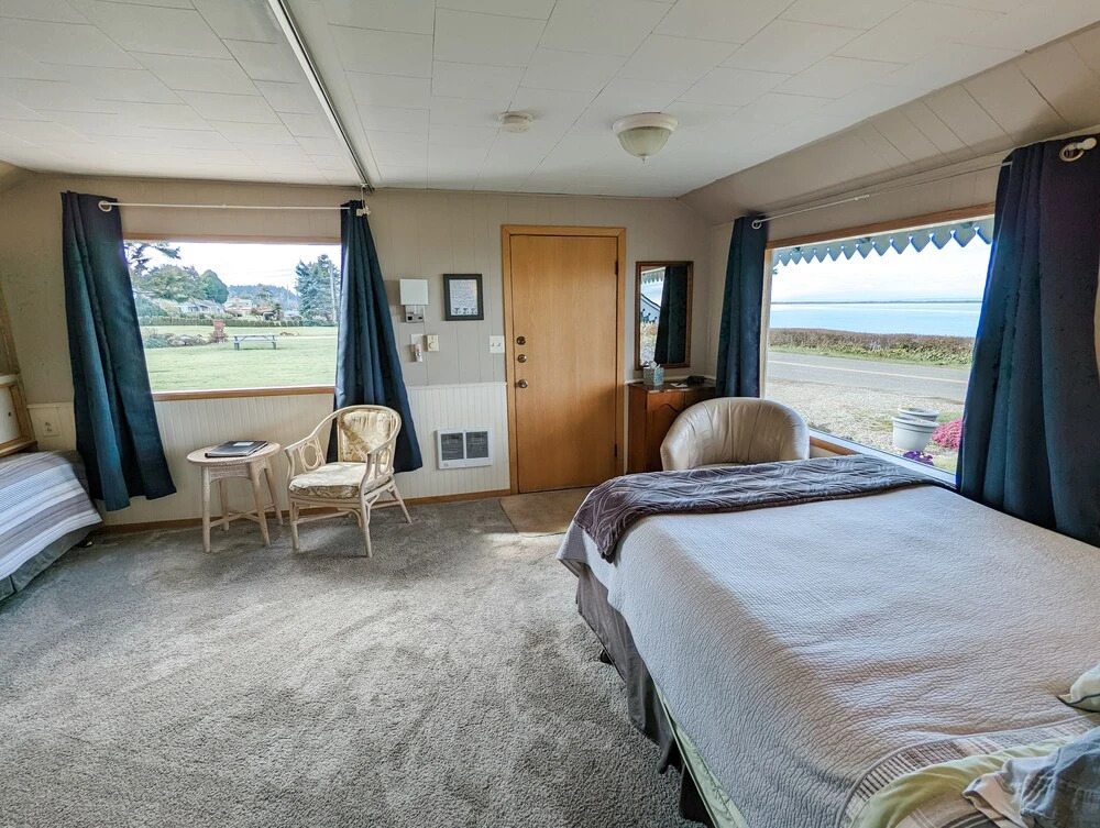 Juan de Fuca Waterfront Hotel & Cottages