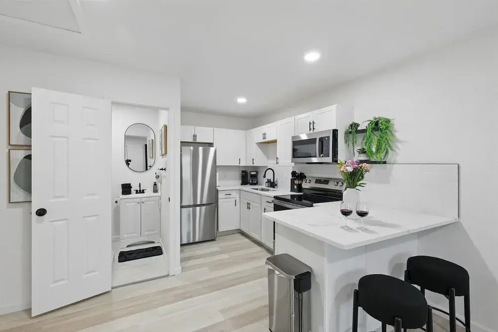 Modern 4BR 2BA Home With Hot Tub-grill & Huge Yard