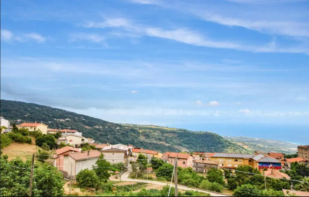Confortevole e Spazioso Appartamento 100mq a Falerna con Vista Panoramica sul Golfo con Free WiFi e Smart Tv