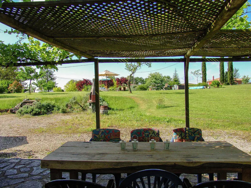 Snug cottage in Saint-Eutrope-De-Born with pool