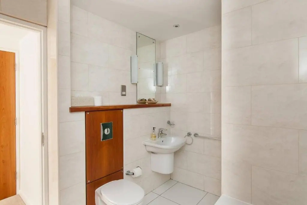 379 Luxury 3 Bedroom City Centre Apartment With Private Parking and Lovely Views Over Arthur s Seat
