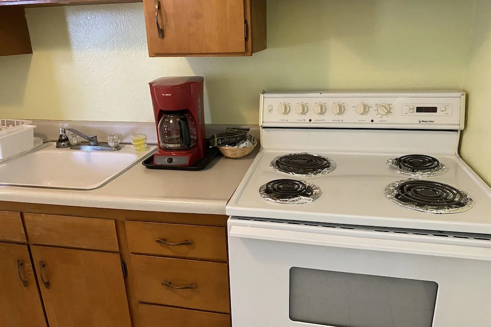 Desert Grove Inn and Suites