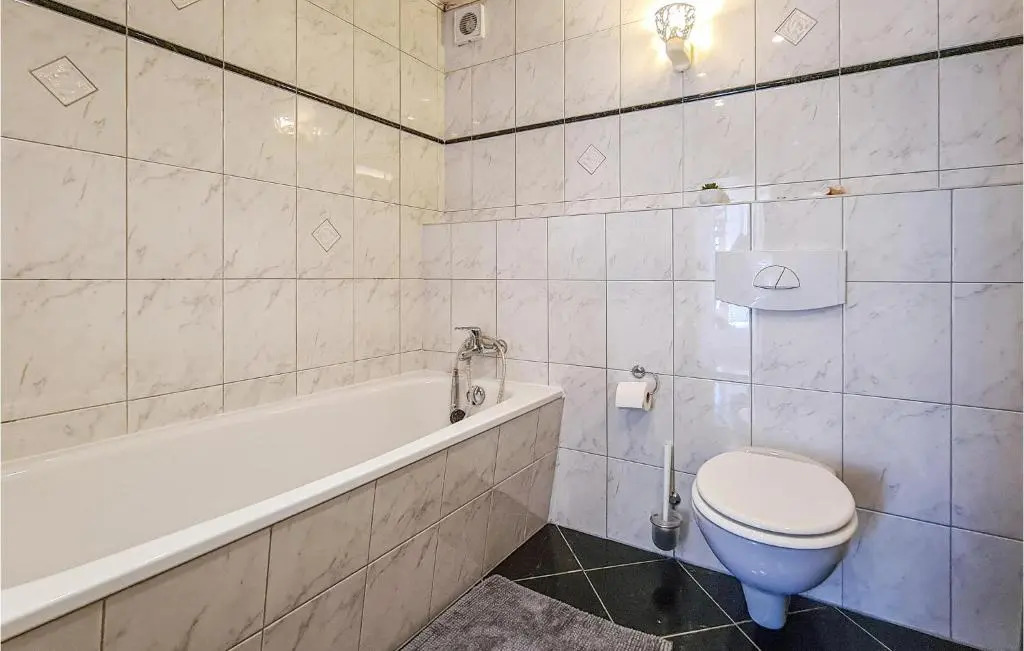 Awesome Home In Kranichfeld With Wifi