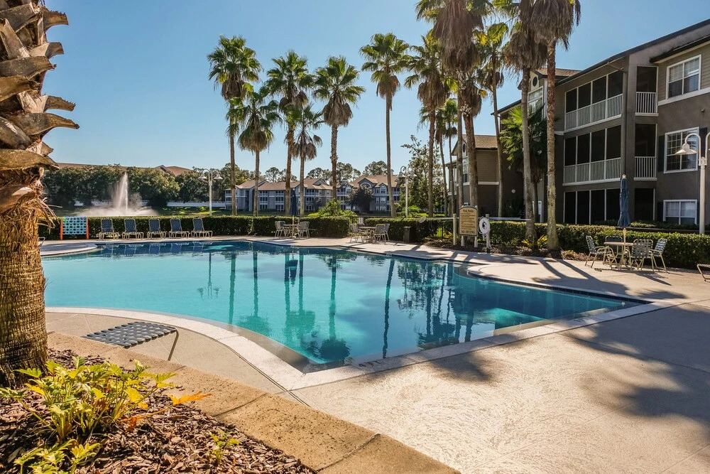 1 BR and 2 BR Jacksonville Beach Apt with Parking by Frontdesk