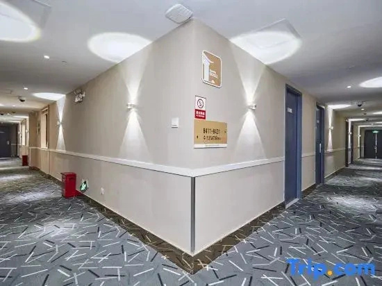 Yibai Liangpin Hotel (Shanghai University)