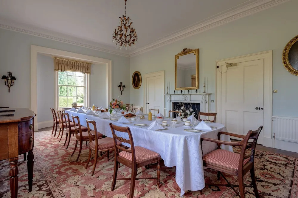 JOIVY Gilmerton House - Historic Scottish Mansion