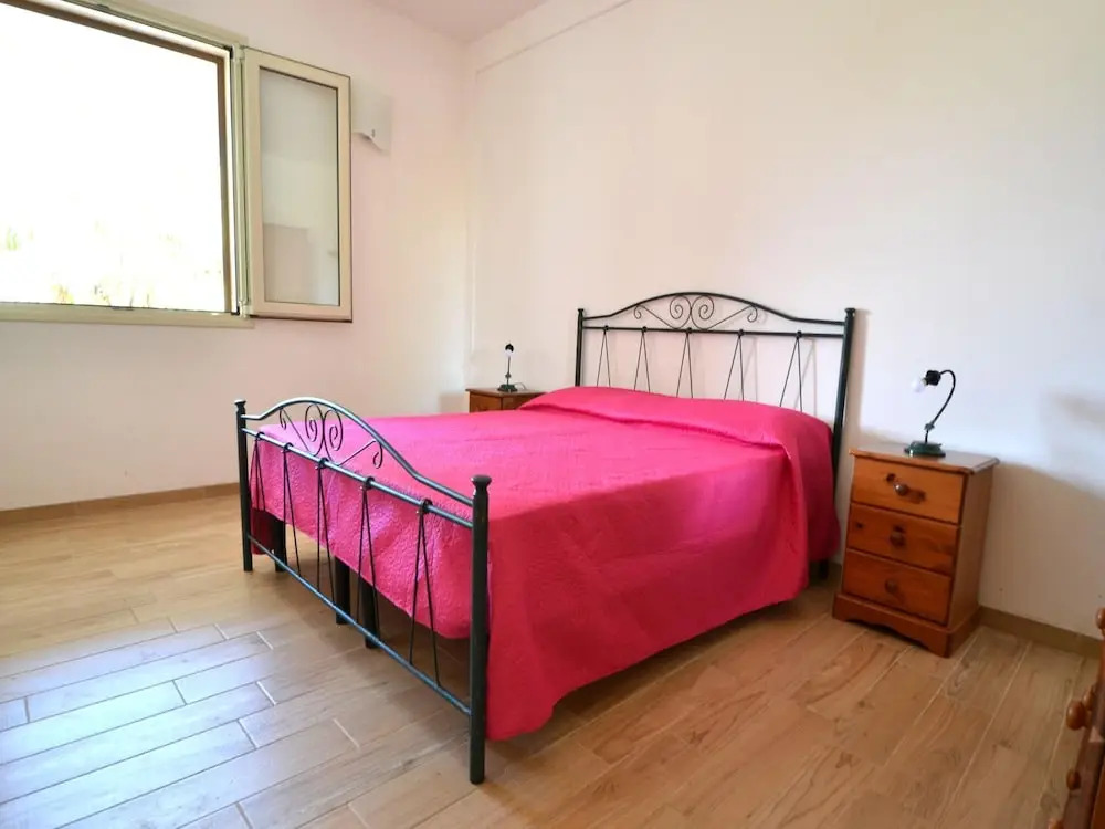 Air-conditioned Apartment Near The Beach With Spacious Balcony & Garden, Pets