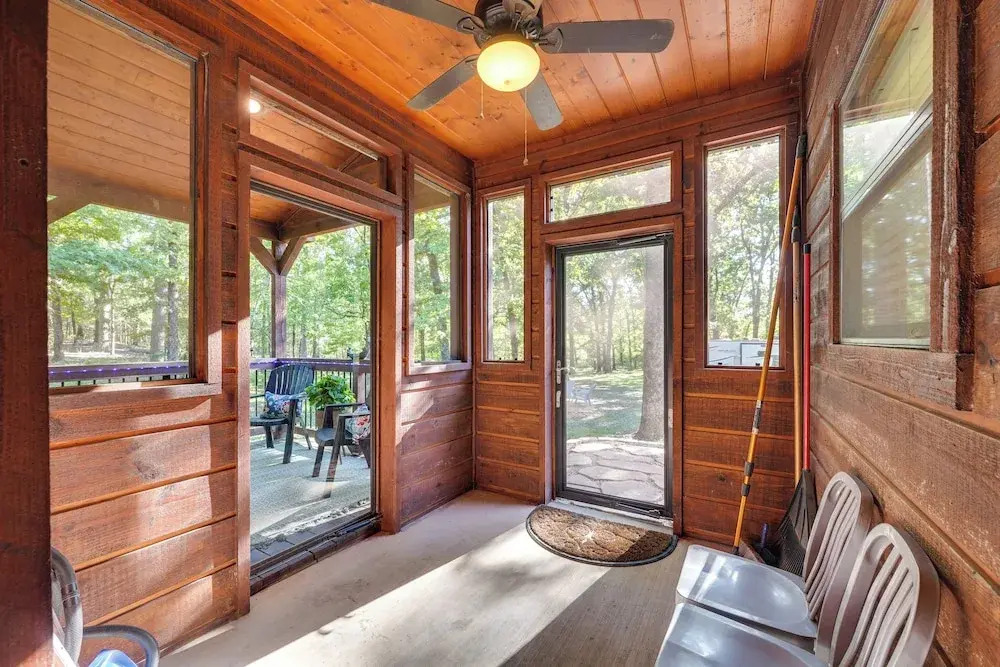 Walk to Restaurants: Hot Tub Haven in Broken Bow!