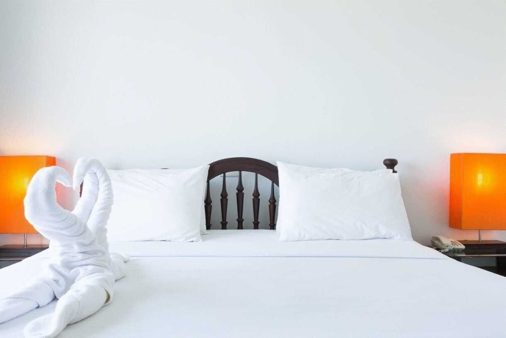 Townhouse Hillview Suites Pattaya Formerly Chatkaew Suites