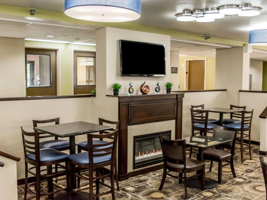 Comfort Inn & Suites St Pete - Clearwater International Airport
