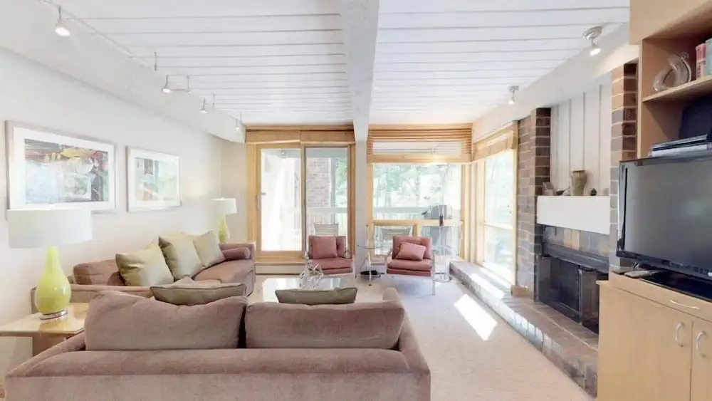 Contemporary 3 Bedroom Ski In, Ski Out Condo With Pool And Hot Tub In Snowmass Village