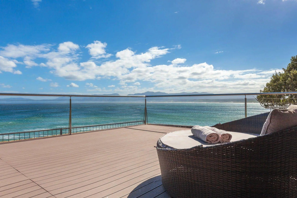 Whale Huys Luxury Ocean Holiday Villa