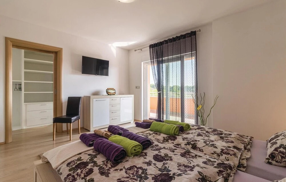 Beautiful Home in Pula With Sauna, Wifi and 5 Bedrooms