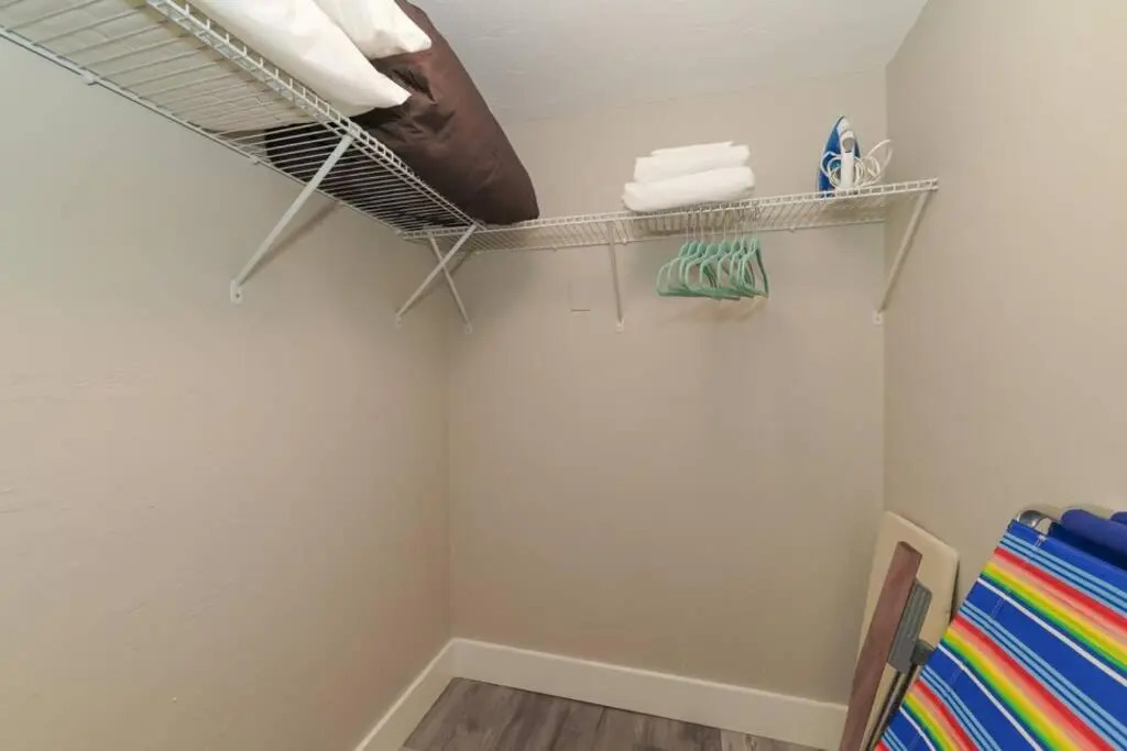 Siesta Key Village-Suite #4: A block to the Beach