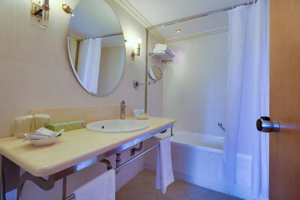 Отель Aegean Melathron Thalasso Spa