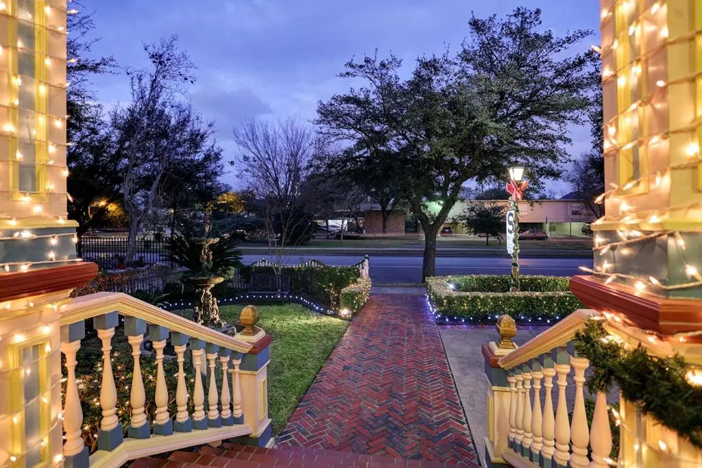 Saras Inn on the Boulevard