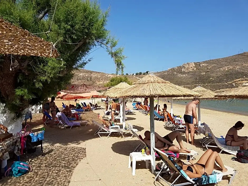 Isalos Rooms On The Beach