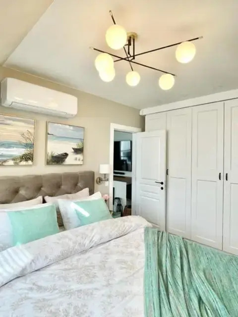 Executive 2 Bedroom Apartment + Parking