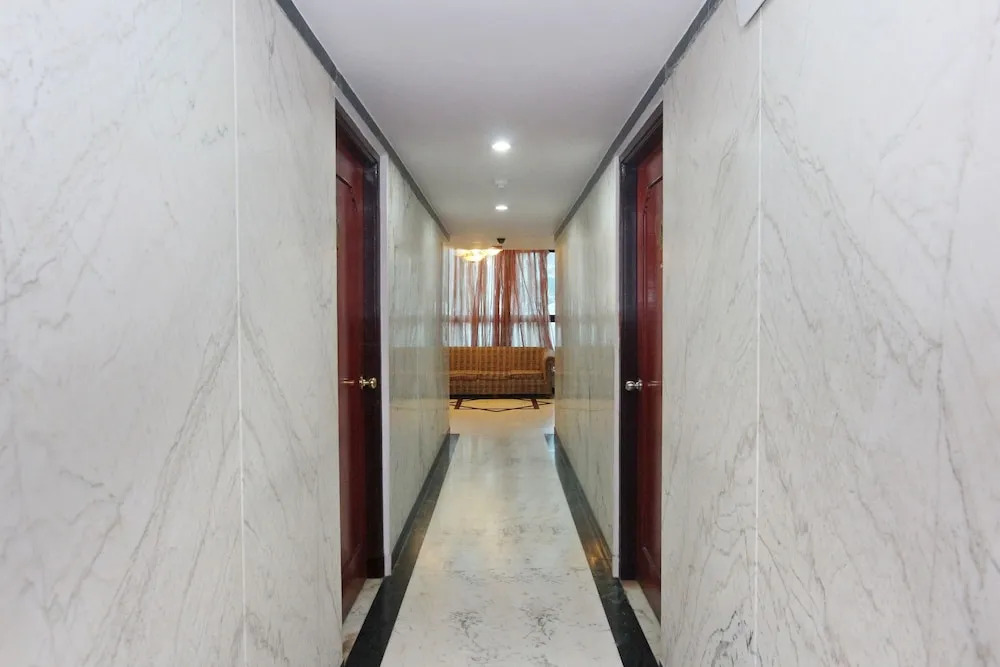 OYO 4452 Hotel Pigeon International