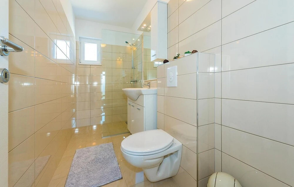 Six-Bedroom Holiday Home In Rogoznica