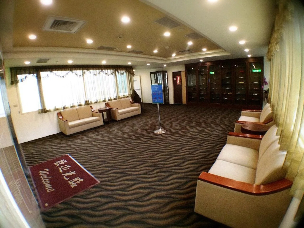 Debonair Hotel