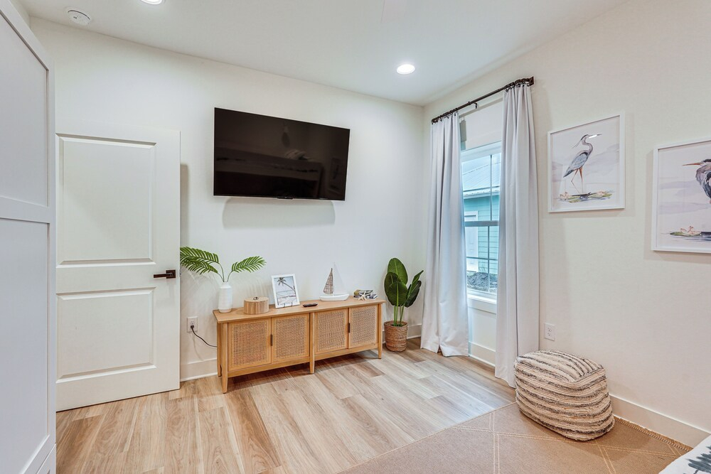 Chic Panama City Beach Home, Walk to Laguna Beach!