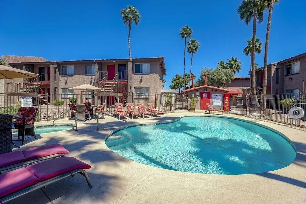 Scottsdale's premium short term getaway, Fully furnished 1 bedroom homes, FREE Golf, cable, utilities, Wi-Fi, parking, pool, and bike trails- Unit 112 by RedAwning