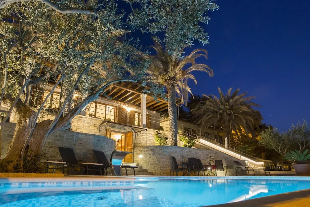 Luxury 5* Seaview Villa With 3 Rooms in Split, With Private Pool, Encl