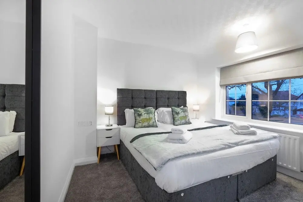 Bright 4 bed 2 bath house near Pinewood