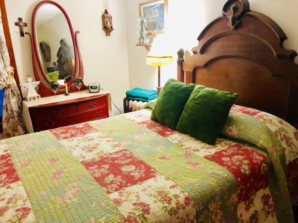 The Bella Ella Bed and Breakfast