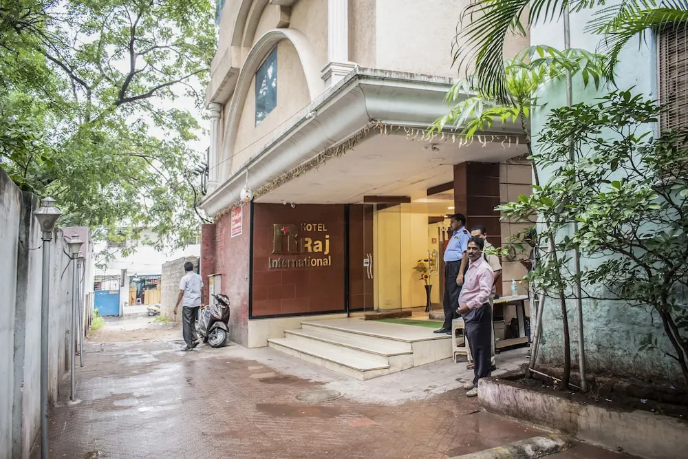 OYO 8198 Hotel Raj International
