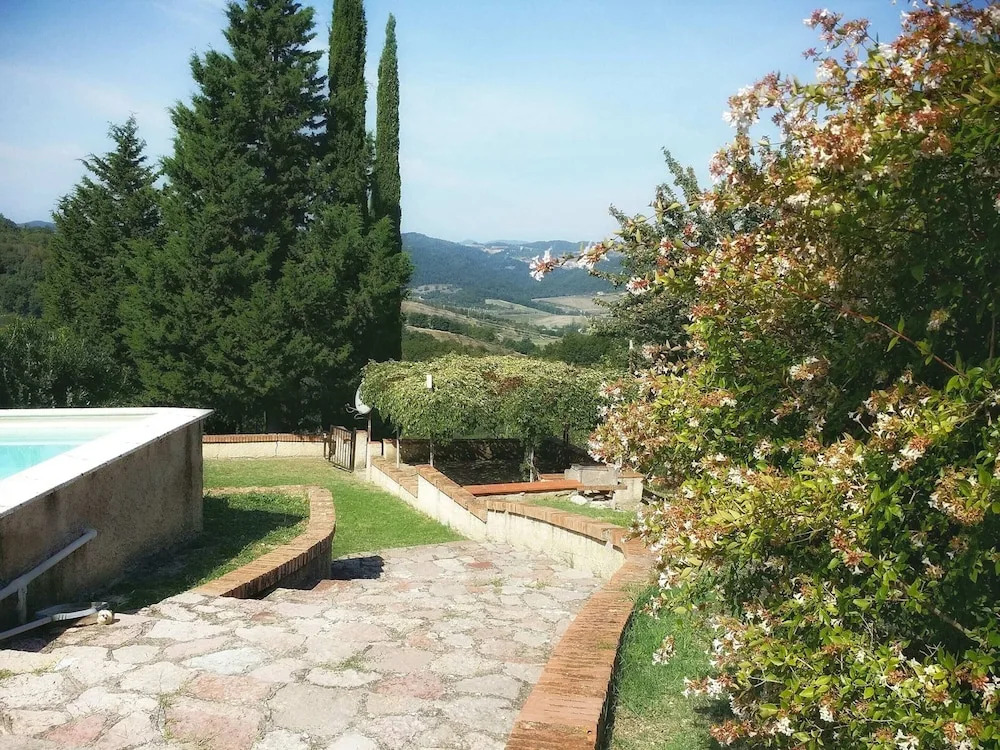 Villa in Sasso Pisano wuith garden