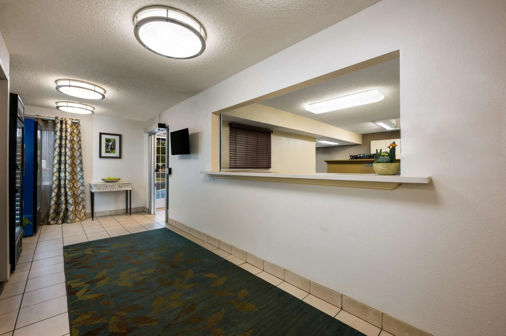 Sonesta Simply Suites Chicago Waukegan