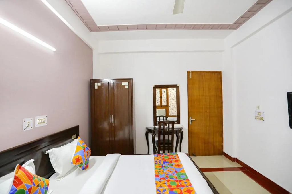 Fabhotel Traika Inn