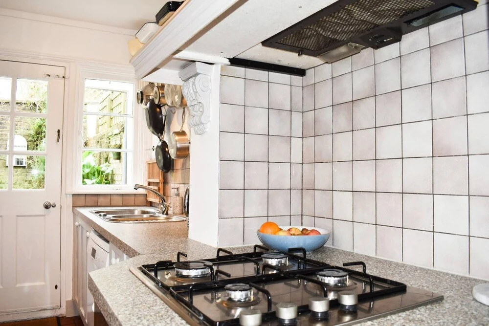 Stylish and Spacious 4 Bedroom Queen's Park House