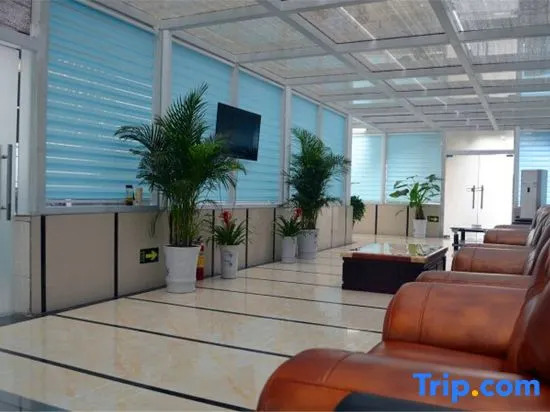 Zhengzhou Xinhaitian Business Hotel (Henan Engineering College Branch)