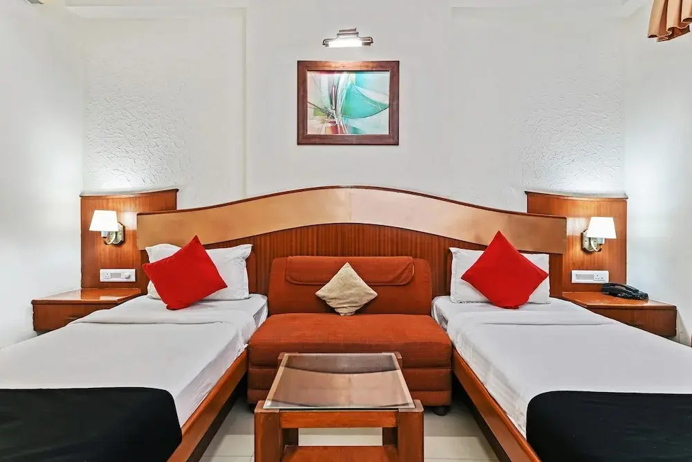 Capital O 18514 Hotel Royal Empire