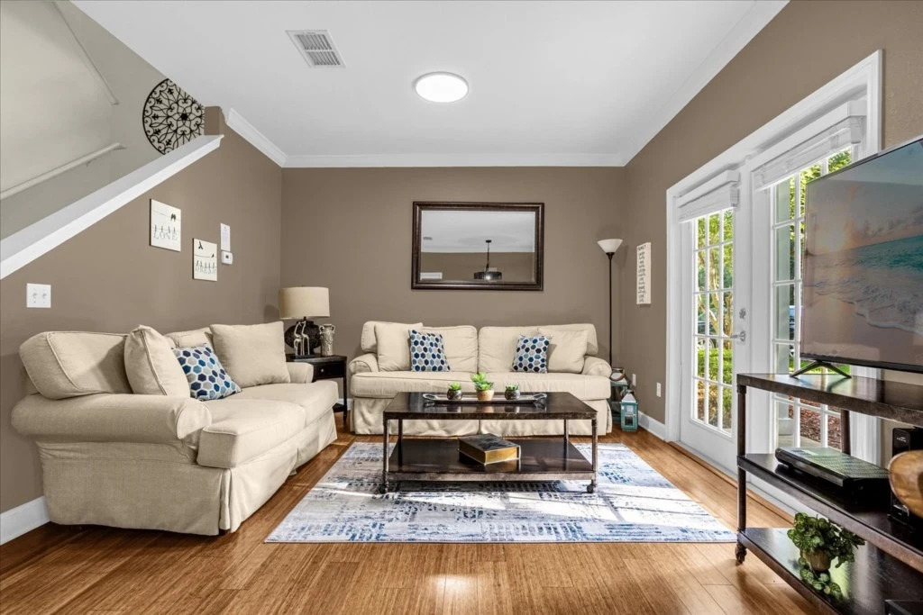 4 Bd 3 Ba Lucaya Village 4-105