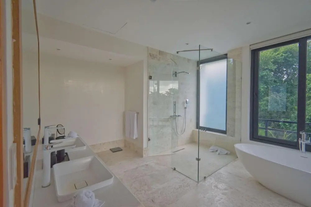 Modern Villa With Full Service Staff Close to Beach and Golf