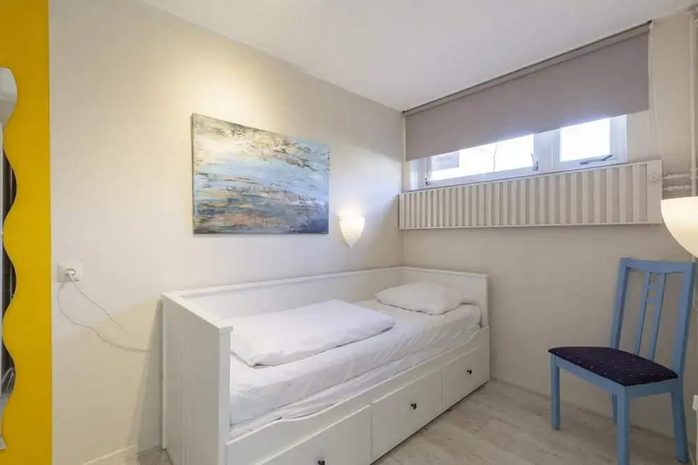 Lovely Bungalow on Green Park With Patio