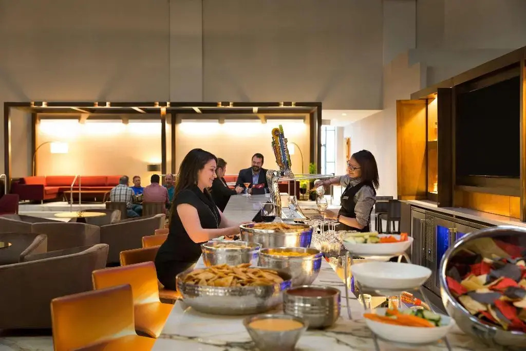 Hilton Phoenix Suites