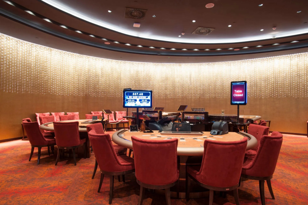 Maestral Resort & Casino