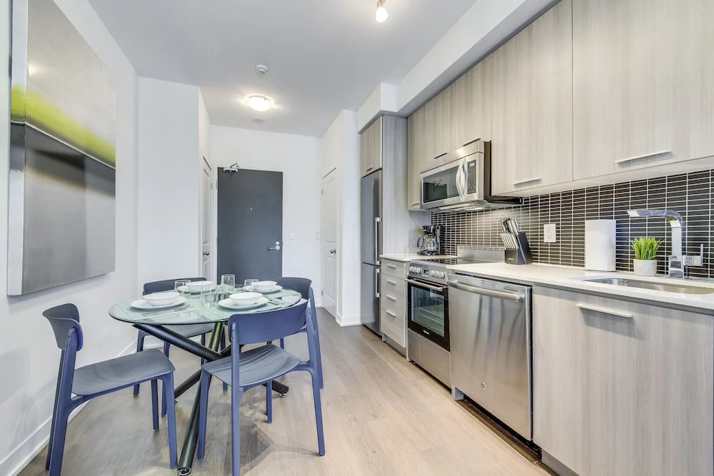Beautiful Modern Condo Sleeps 4