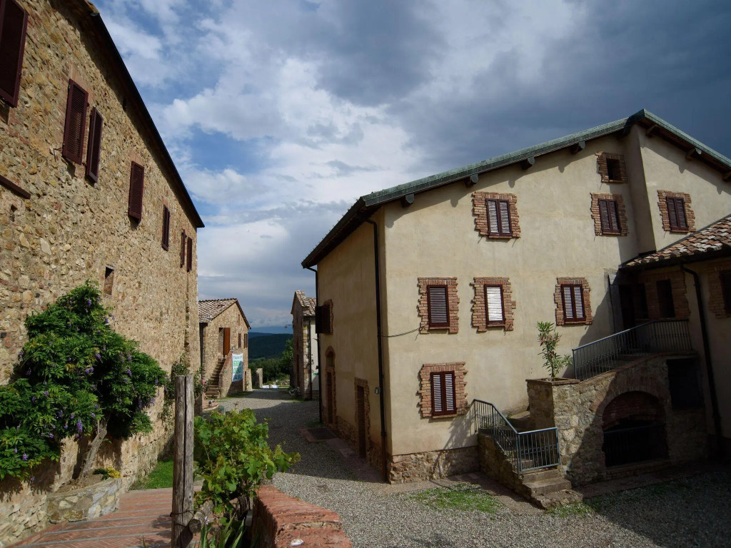 Welcoming Farmhouse in Monticiano with Garden