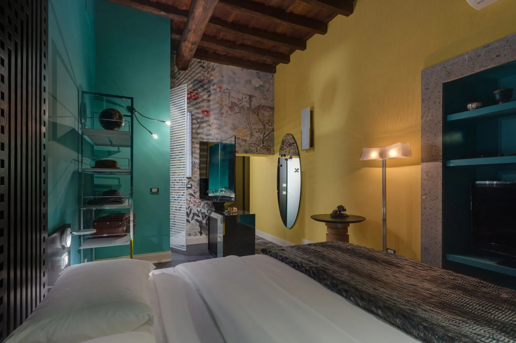 Three Rooms in Spanish Steps