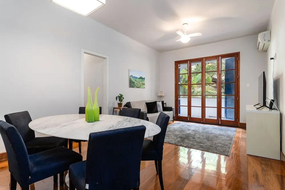 Close to the Underground and 10 Minutes From the Beach Mfb302