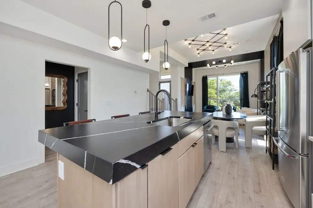 Elevate - Modern Luxury - Stunning City Views
