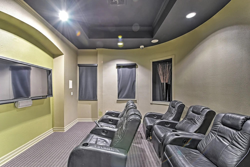 < 1 Mi to Scottsdale Quarter! Resort Condo w/ Pool