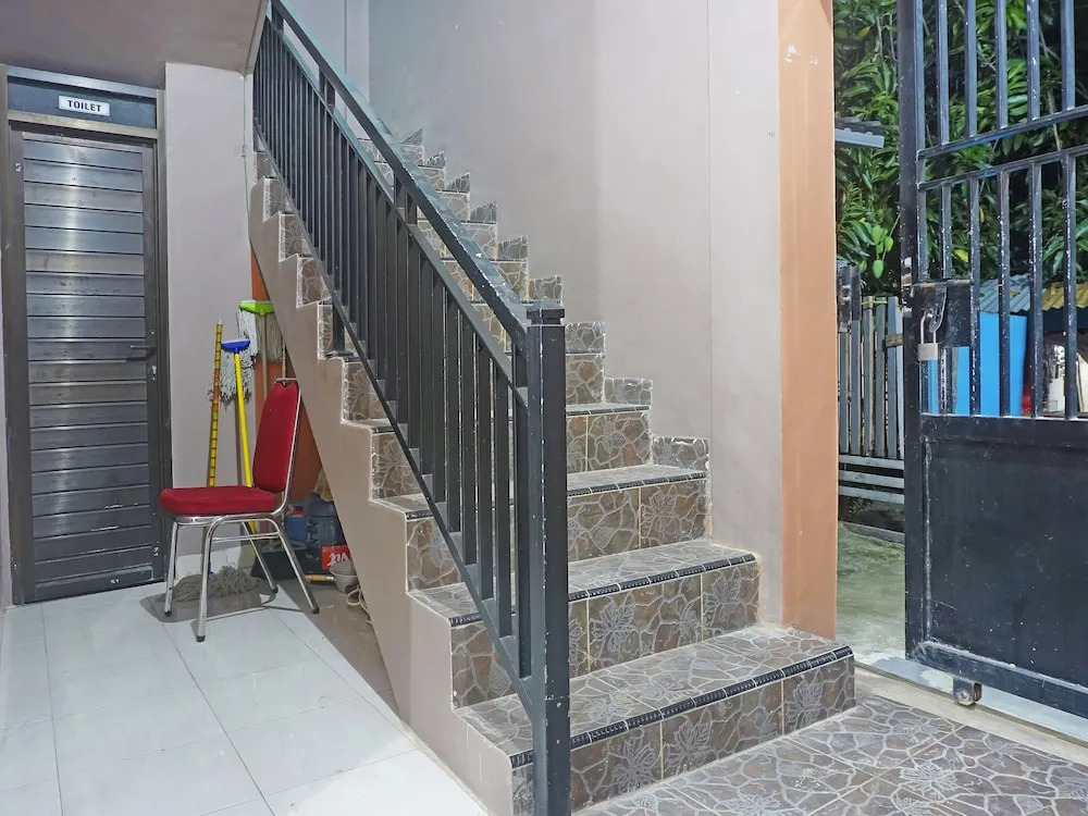 Almeerah Homestay Syariah by OYO Rooms